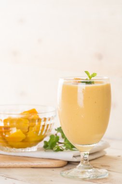 Taze mango püresi