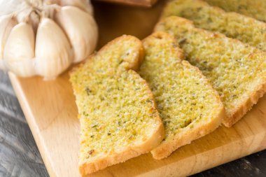 Çıtır çıtır ekmek sarımsak