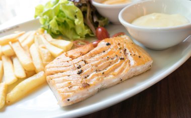 biftek somon siyah biber ile