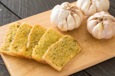 Çıtır çıtır ekmek sarımsak