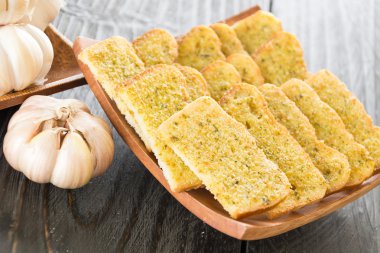 Çıtır çıtır ekmek sarımsak