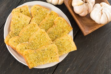 Çıtır çıtır ekmek sarımsak