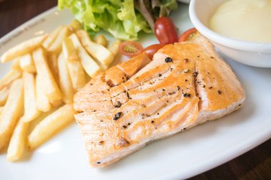 biftek somon siyah biber ile