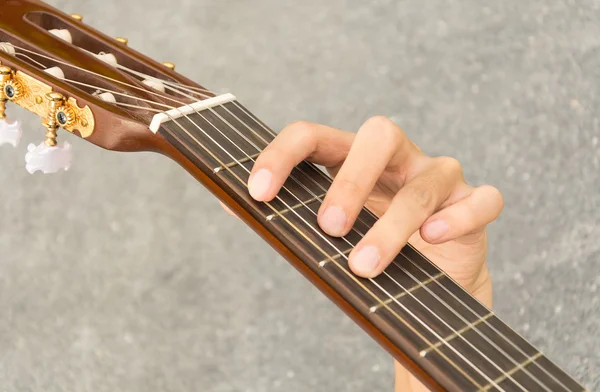 Handspiel auf der Gitarre — Stockfoto