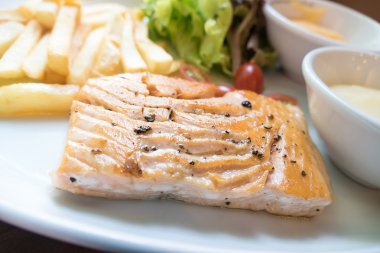 biftek somon siyah biber ile