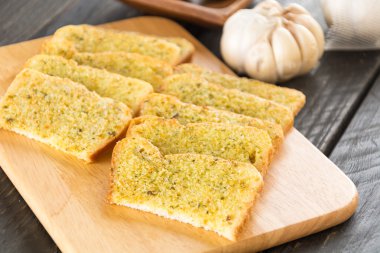 Çıtır çıtır ekmek sarımsak