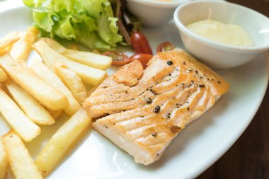 biftek somon siyah biber ile