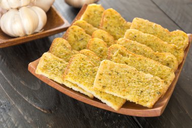 Çıtır çıtır ekmek sarımsak