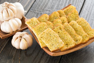 Çıtır çıtır ekmek sarımsak