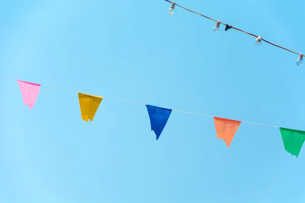 Banderas de banderines festivos coloridos — Foto de Stock