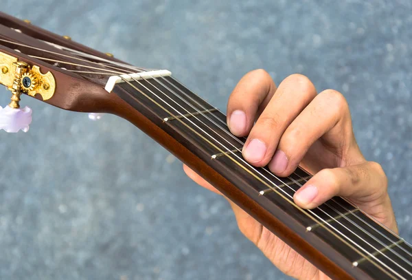Handspiel auf der Gitarre — Stockfoto