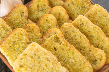 Çıtır çıtır ekmek sarımsak