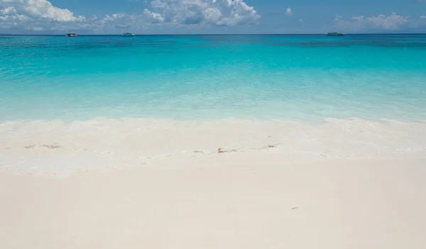 Blue sky with sea and beach Royalty Free Stock Photos