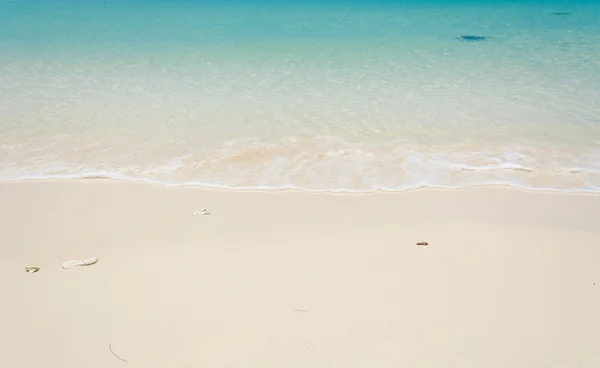 Havet på sandstranden — Stockfoto