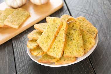 Çıtır çıtır ekmek sarımsak