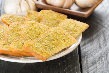 Çıtır çıtır ekmek sarımsak