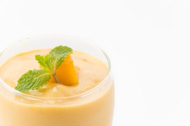 Mango smoothie beyaz