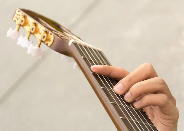 Handspiel auf der Gitarre — Stockfoto