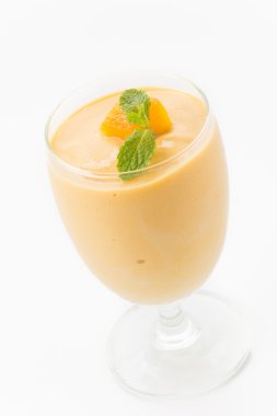 Mango smoothie beyaz
