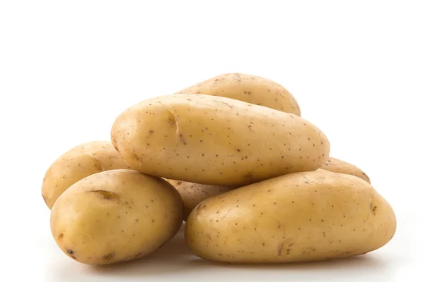 Čerstvé brambory na bílém pozadí — Stock fotografie