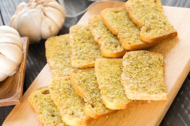 Çıtır çıtır ekmek sarımsak