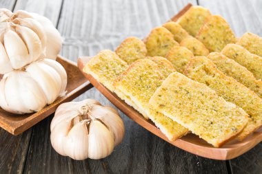 Çıtır çıtır ekmek sarımsak