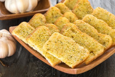 Çıtır çıtır ekmek sarımsak