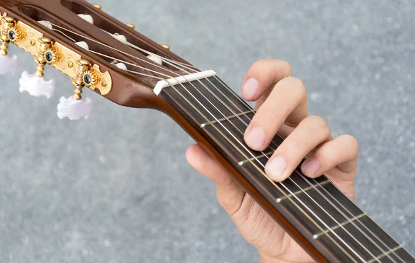 Handspiel auf der Gitarre — Stockfoto