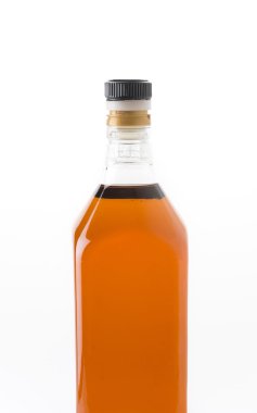 beyaz zemin üzerine koydum şişe