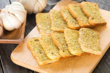 Çıtır çıtır ekmek sarımsak