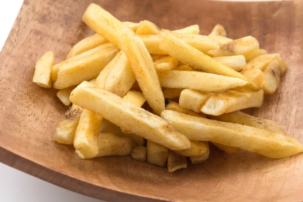 Batatas fritas em placa de madeira — Fotografia de Stock