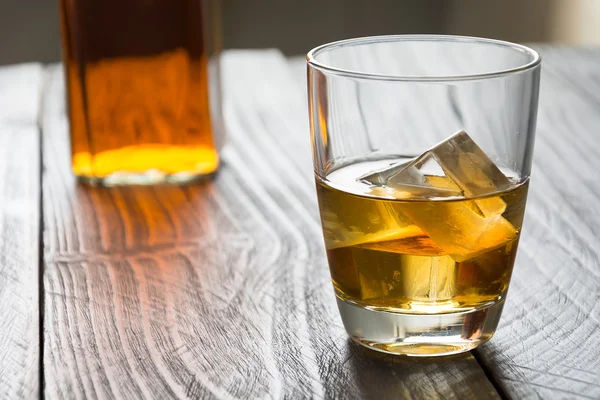 ahşap üzerine koydum cam