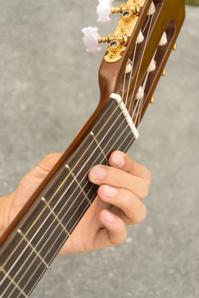 Handspiel auf der Gitarre — Stockfoto