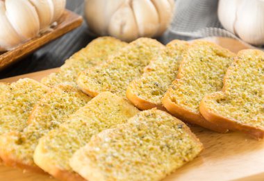 Çıtır çıtır ekmek sarımsak