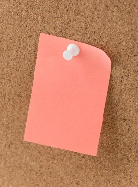 cork board üzerinde yapışkan not