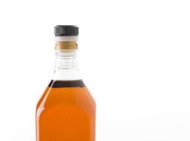 beyaz zemin üzerine koydum şişe