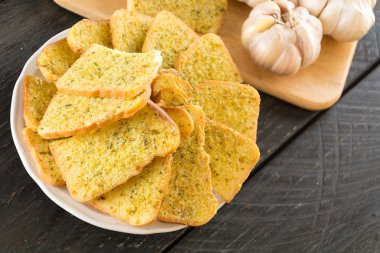 Çıtır çıtır ekmek sarımsak