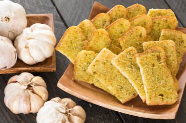 Çıtır çıtır ekmek sarımsak