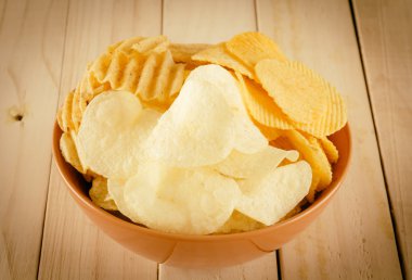 patates cipsi Wood - vintage film filtresi ile yumuşak odak