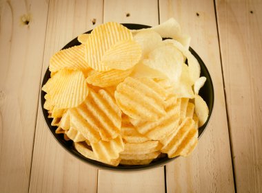 patates cipsi Wood - vintage film filtresi ile yumuşak odak