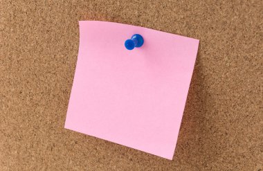 cork board üzerinde yapışkan not