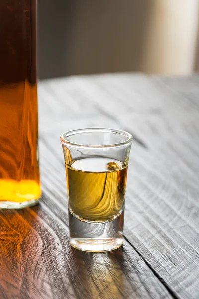 ahşap üzerine koydum cam 