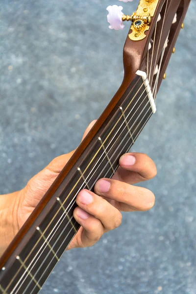 Hand playing on  guitar — Stock Photo, Image