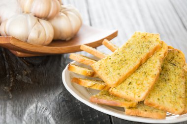 Çıtır çıtır ekmek sarımsak