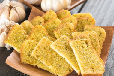 Çıtır çıtır ekmek sarımsak