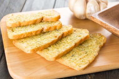 Çıtır çıtır ekmek sarımsak