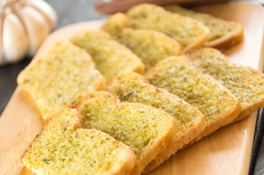 Çıtır çıtır ekmek sarımsak