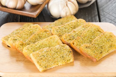 Çıtır çıtır ekmek sarımsak