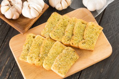 Çıtır çıtır ekmek sarımsak