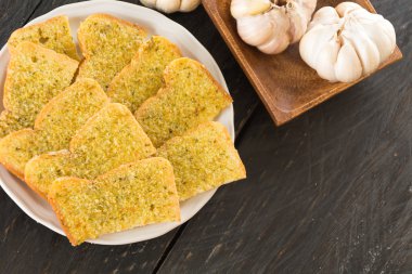 Çıtır çıtır ekmek sarımsak